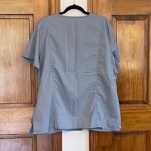 EUC Cherokee Grey Scrub Top Size XXL V-Neck Healthcare